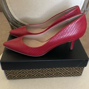 NWT Charles by Charles David Red textured Pumps Heels Shoes Size 10